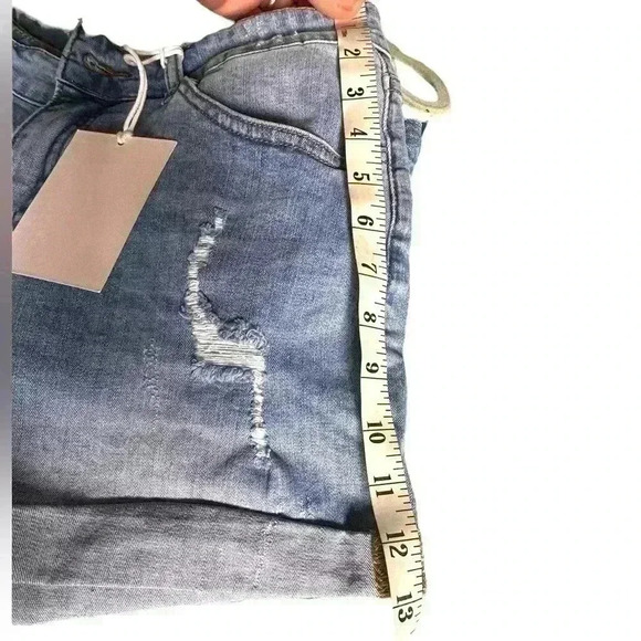 Kancan size 13/ 30 distressed cuffed shorts NWT. Stretchy! - Picture 5 of 6
